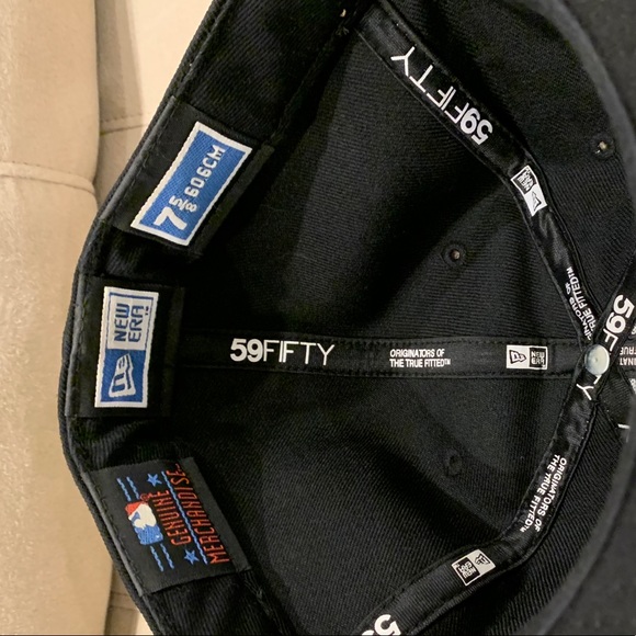 New Era NY Yankees Fitted Cap Black Hat 7 5/8 - Picture 5 of 6